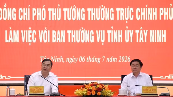 Ủy viên Bộ Chính trị, Phó Thủ tướng Thường trực Chính phủ Phạm Gia Túc cùng lãnh đạo các bộ làm việc với Ban Thường vụ Tỉnh ủy Tây Ninh.