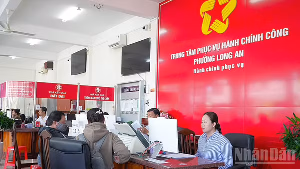 Cải cách hành chính được Tây Ninh xác định là nền tảng nâng cao hiệu lực, hiệu quả quản lý nhà nước, tạo môi trường thuận lợi cho người dân và doanh nghiệp. (Ảnh: THANH PHONG)
