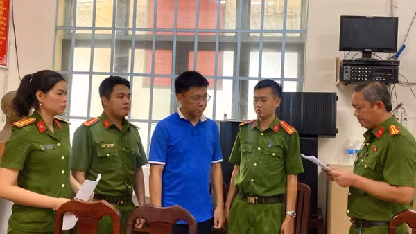 Đối tượng Nguyễn Anh Tiến bị khởi tố, bắt tạm giam ngày 12/5/2026.