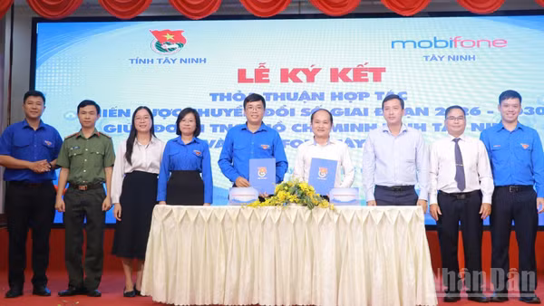Tỉnh đoàn Tây Ninh và MobiFone Tây Ninh ký kết Thỏa thuận hợp tác chiến lược về chuyển đổi số giai đoạn 2026-2030. (Ảnh: THANH PHONG)