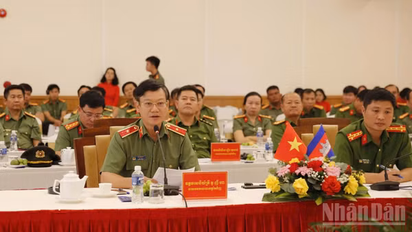 Công an tỉnh Tây Ninh và Ty Công an Svay Rieng, Prey Veng, Tboung Khmum (Vương quốc Campuchia) tổ chức Hội nghị đánh giá kết quả phối hợp bảo đảm an ninh, giữ gìn trật tự biên giới trong 9 tháng của năm 2026. (Ảnh: THANH PHONG)