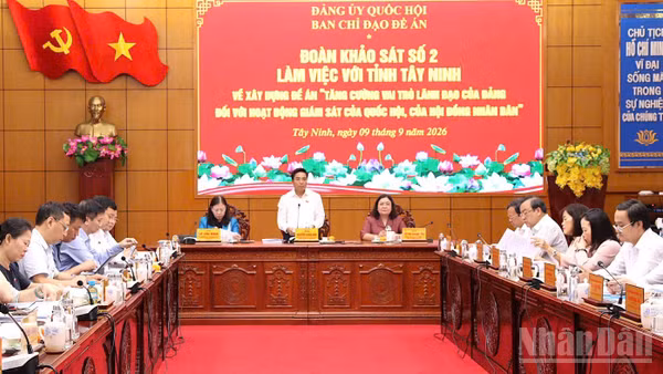 Đoàn khảo sát số 2 do Thượng tướng Nguyễn Doãn Anh, Ủy viên Trung ương Đảng, Phó Chủ tịch Quốc hội làm Trưởng đoàn, làm việc với tỉnh Tây Ninh. (Ảnh: THANH PHONG)