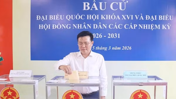 Phó Bí thư Tỉnh ủy, Chủ tịch Ủy ban Mặt trận Tổ quốc Việt Nam tỉnh Tây Ninh thực hiện quyền bỏ phiếu tại Tổ bầu cử số 9 thuộc đơn vị bầu cử số 19 (Xã Phước Vĩnh Tây, Phước Lý, Mỹ Lộc). 