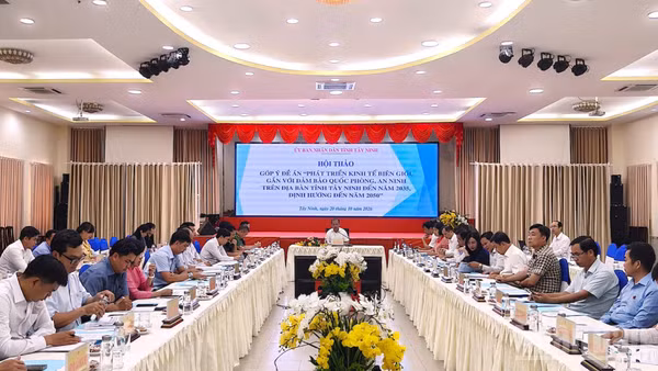 Quang cảnh Hội thảo lấy ý kiến về Đề án “Phát triển kinh tế biên giới gắn với bảo đảm quốc phòng, an ninh trên địa bàn tỉnh Tây Ninh đến năm 2035, định hướng đến năm 2050”. (Ảnh: THANH PHONG)