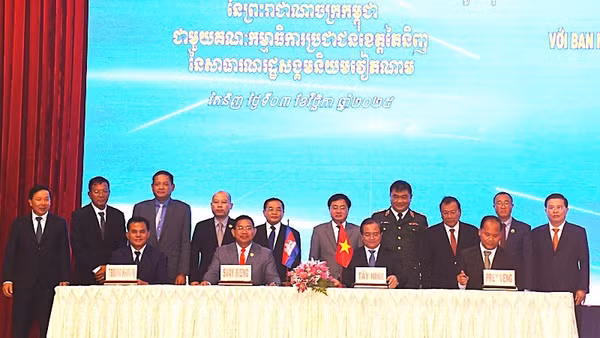 Lãnh đạo tỉnh Tây Ninh và các tỉnh Svayrieng, Prayveng, TboungKhmum chứng kiến lễ ký kết biên bản thỏa thuận giao thương biên mậu.