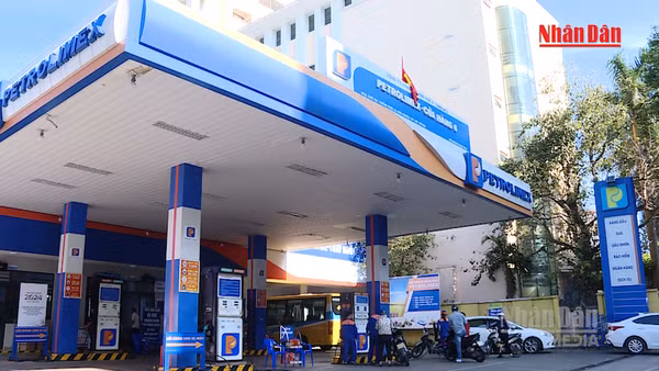 [Video] Petrolimex, PV Oil giảm giá xăng dầu thấp hơn mức điều hành