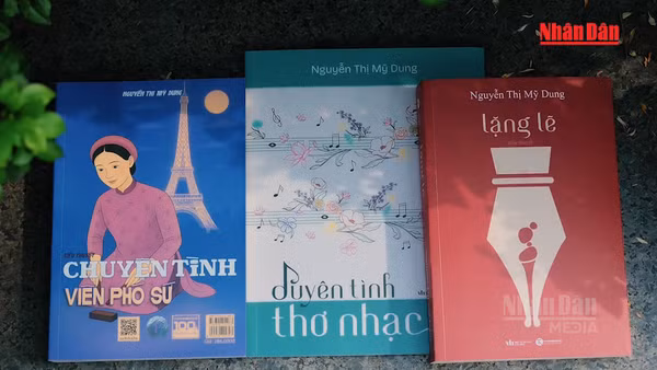 [Video] “Tứ gia” ra mắt sách ở tuổi 88, đánh dấu 61 năm gửi tình yêu vào trang viết