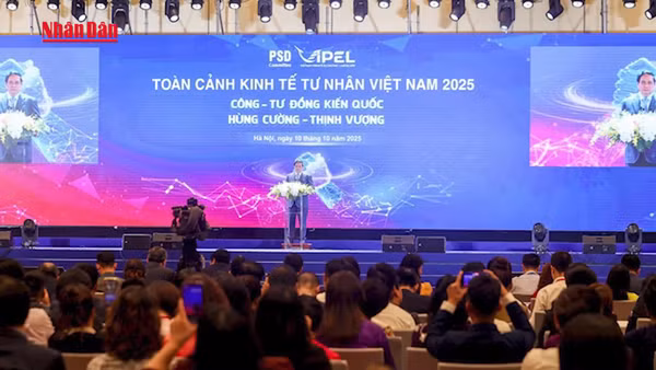 [Video] Thủ tướng: Doanh nghiệp, doanh nhân tư nhân “3 tiên phong” để “công-tư đồng kiến quốc”
