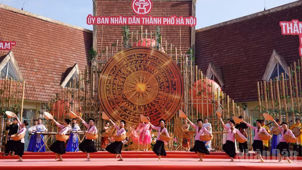 Lễ phát động hưởng ứng Ngày Văn hóa Việt Nam của thành phố Hà Nội tại Làng Văn hóa-Du lịch các dân tộc Việt Nam có nhiều hoạt động phong phú, đặc sắc.