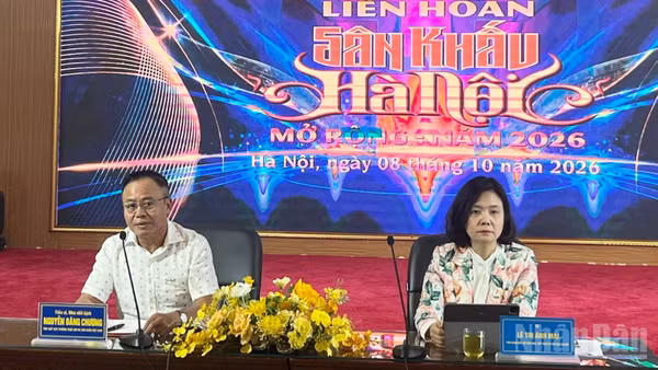 Đại diện lãnh đạo Sở Văn hóa, Thể thao và Du lịch Hà Nội cùng Hội Nghệ sĩ sân khấu Việt Nam công bố các hoạt động của Liên hoan sân khấu Hà Nội.