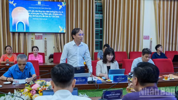 Các đại biểu trao đổi ý kiến trong khuôn khổ Hội thảo. (Ảnh: GIANG NAM)
