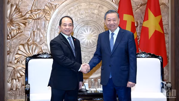 Tổng Bí thư, Chủ tịch nước Tô Lâm tiếp Cố vấn Hội đồng An ninh quốc gia Philippines Eduardo San Lorenzo Oban Jr. (Ảnh: ĐĂNG KHOA)