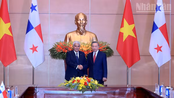 Tổng Bí thư, Chủ tịch nước Tô Lâm với Tổng thống Panama Jose Raul Mulino tại hội đàm. (Ảnh: ĐĂNG KHOA)