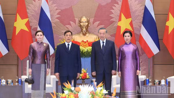 Tổng Bí thư, Chủ tịch nước Tô Lâm và Phu nhân với Nhà vua Vương quốc Thái Lan Maha Vajiralongkorn Phra Vajiraklaochaoyuhua và Hoàng hậu. (Ảnh: ĐĂNG KHOA)