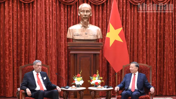 Tổng Bí thư, Chủ tịch nước Tô Lâm tiếp đồng chí Miguel Mejia, Tổng Bí thư Đảng Phong trào Cánh tả Thống nhất (MIU), Bộ trưởng Chính sách Hội nhập Khu vực của Cộng hòa Dominica. (Ảnh: ĐĂNG KHOA)