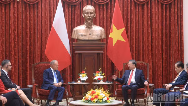Tổng Bí thư, Chủ tịch nước Tô Lâm tiếp Thủ tướng Cộng hòa Ba Lan Donald Tusk. (Ảnh: ĐĂNG KHOA)
