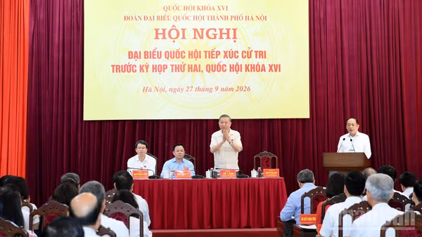 Tổng Bí thư, Chủ tịch nước Tô Lâm và các Đại biểu Quốc hội tiếp xúc cử tri các phường thuộc đơn vị bầu cử số 1, thành phố Hà Nội, trước Kỳ họp thứ hai, Quốc hội khóa XVI. (Ảnh: ĐĂNG KHOA)