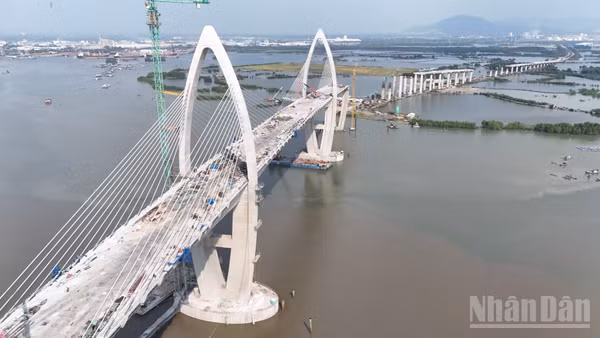 Cầu Phước An nối thành phố Đồng Nai với Thành phố Hồ Chí Minh. (Ảnh: THIÊN VƯƠNG)