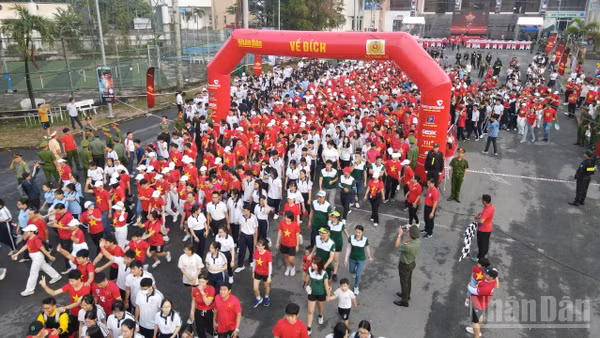 Chương trình "Cùng Việt Nam tiến bước" năm 2025 tại Đồng Nai thu hút hơn 55 nghìn người tham gia.