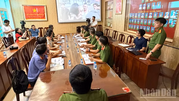 Cơ quan chức năng thành phố Đồng Nai họp bàn xử lý các bộ phim bạo lực do các đối tượng làm để đăng lên mạng xã hội. (Ảnh: THIÊN VƯƠNG)