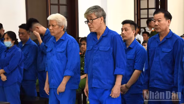 Các bị cáo tại phiên tòa.
