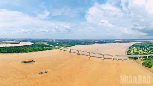 Hàng loạt dự án xây dựng cầu kết nối thành phố Đồng Nai với Thành phố Hồ Chí Minh đã và đang được triển khai.