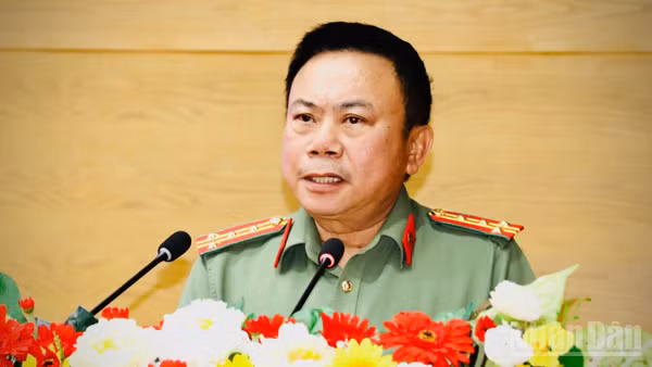 Đại tá Nguyễn Phương Đằng, Phó Giám đốc Công an thành phố Đồng Nai phát biểu khai mạc lớp tập huấn chuyên sâu về an toàn thông tin mạng năm 2026.