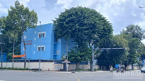 Khu đất có mặt tiền tiếp giáp giữa đường Hùng Vương và Thủ Khoa Huân. (Ảnh: NGUYỄN SỰ)