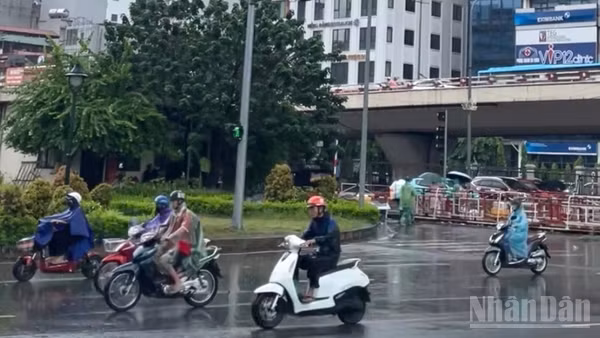 Dự báo khu vực Hà Nội có mưa rào và dông vài nơi. (Ảnh: ĐT)