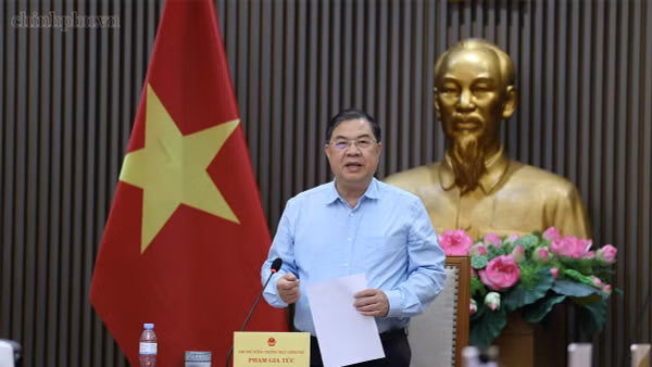 Phó Thủ tướng Thường trực Phạm Gia Túc phát biểu tại cuộc họp tháo gỡ khó khăn, vướng mắc cho Dự án Nhà máy nhiệt điện LNG Công Thanh. (Ảnh: chinhphu.vn)