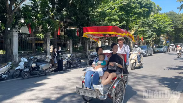 Dự báo khu vực Hà Nội có mây, ngày nắng, đêm không mưa. (Ảnh: Đ.T)