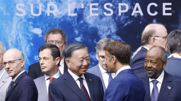 Tổng Bí thư, Chủ tịch nước Tô Lâm và Tổng thống Cộng hòa Pháp Emmanuel Macron. (Ảnh: TTXVN)
