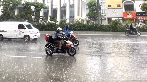 Khu vực Hà Nội có lúc có mưa rào và dông. (Ảnh minh họa: Đ.T)