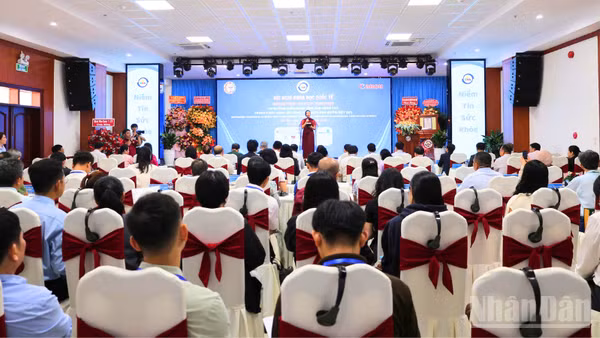 Chuyên gia báo cáo tại hội nghị. (Ảnh: Bệnh viện cung cấp)
