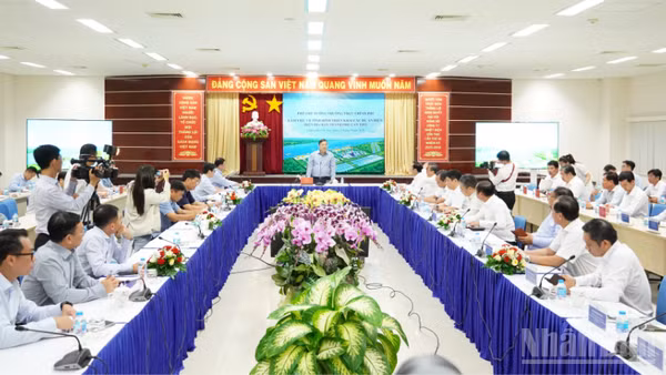 Quang cảnh buổi làm việc. (Ảnh: VĂN ÚT)