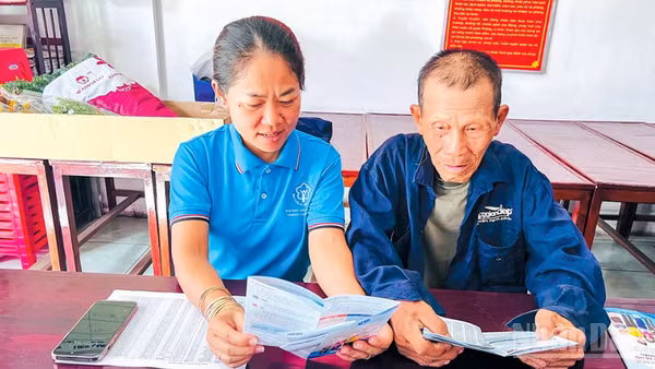 Cách làm gần gũi, phù hợp với điều kiện từng hộ dân đã giúp nhiều người hiểu rõ hơn ý nghĩa lâu dài của bảo hiểm y tế.