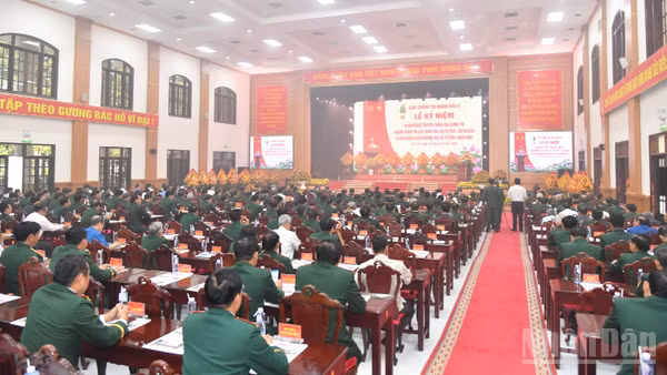 Quang cảnh lễ kỷ niệm. (Ảnh: HỮU TÀI)