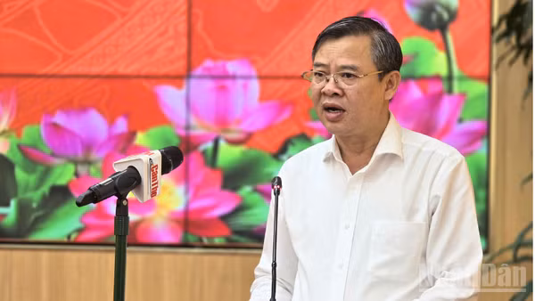 Ông Trương Cảnh Tuyên, Chủ tịch Ủy ban nhân dân, Chủ tịch Hội đồng Thi đua-Khen thưởng thành phố Cần Thơ phát biểu tại lễ phát động. (Ảnh: VĂN ÚT)