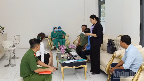 Đoàn kiểm tra liên ngành của thành phố Cần Thơ kiểm tra cơ sở Nha khoa quốc tế Tuệ Minh.