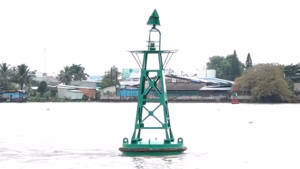 Từ nay đến 22/9, mực nước trên sông Hậu và các tuyến kênh chính được dự báo tiếp tục duy trì trên báo động III. (Ảnh: VĂN ÚT)