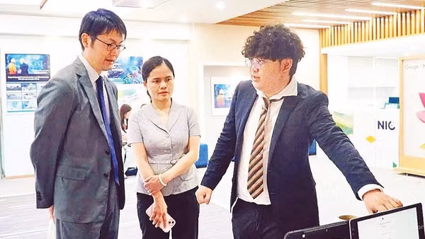 Giới thiệu thiết bị công nghệ của các startup tại sự kiện Demo Day 2026. (Ảnh: VIỆT LAN)