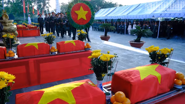 Đại tướng Phan Văn Giang, Ủy viên Bộ Chính trị, Phó Thủ tướng, Bộ trưởng Quốc phòng triển khai tìm kiếm, quy tập hài cốt liệt sĩ tại khu vực xã Minh Đức, thành phố Đồng Nai.
