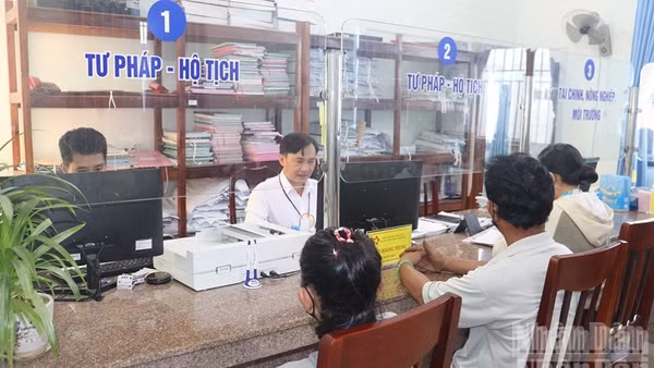 Quảng Ngãi yêu cầu việc tiếp nhận, giải quyết thủ tục hành chính công khai, minh bạch, đúng quy định. (Ảnh: HIỂN CỪ)