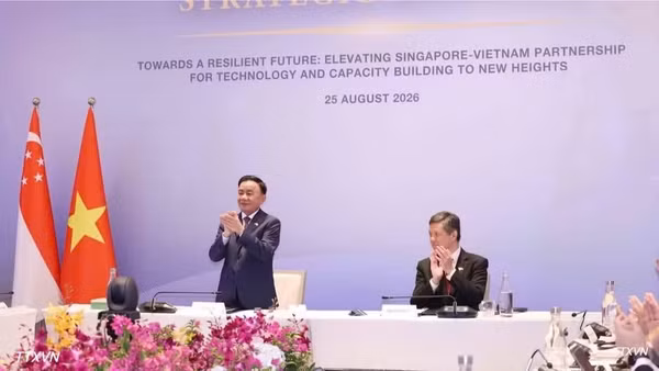 Đồng chí Trần Cẩm Tú, Ủy viên Bộ Chính trị, Thường trực Ban Bí thư cùng Phó Tổng Thư ký Đảng Hành động Nhân dân Singapore, Bộ trưởng Quốc phòng kiêm Bộ trưởng Điều phối dịch vụ công Chan Chun Sing đồng chủ trì Đối thoại Chiến lược Việt Nam-Singapore lần thứ nhất. (Ảnh: TTXVN)
