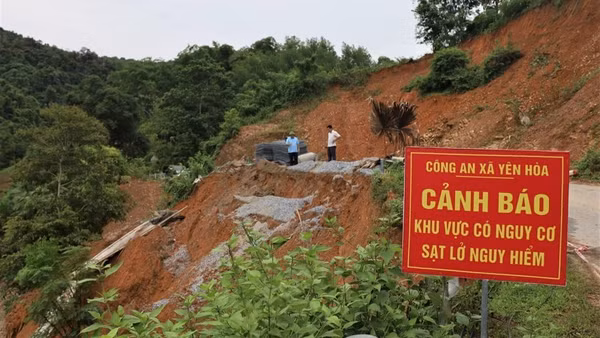 Nhiều điểm sạt lở trên địa bàn xã Yên Hòa. (Ảnh: Cơ sở cung cấp)