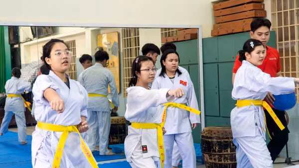 Sinh hoạt CLB võ thuật tại Trường THCS & THPT Thái Bình (Thành phố Hồ Chí Minh). Ảnh | CLBTTB