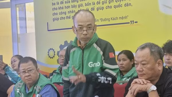 Ông Phạm Mi Sên, Phó Chủ tịch Nghiệp đoàn xe ôm công nghệ Thành phố Hồ Chí Minh chia sẻ về những kiến nghị của tài xế sau nhiều năm hoạt động trên nền tảng. Ảnh | PHAN HÀ