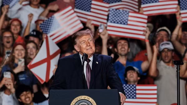 Tổng thống D.Trump vận động tranh cử tại Alabama ngày 2/10. Ảnh | Dan Anderson/Alabama Reflector
