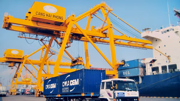 Việc tiết kiệm năng lượng, đổi mới thiết bị, ứng dụng công nghệ sẽ góp phần giảm phát thải, tối ưu chi phí vận hành. Ảnh: Nam Hải