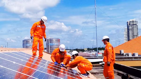 Năng lượng và vật liệu tiên tiến thuộc 10 nhóm công nghệ chiến lược. Ảnh | Văn Nam